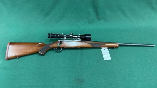 .22-250 RUGER MODEL ''M77'' 22'' HIGHLY POLISHED BLUED WALNUT WITH 3-9X40 SCOPE - GREAT CONDITION !!!