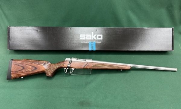 .223 SAKO 90 VARMINT STAINLESS LAMINATED FLUTED 24'' THREADED MUZZLE 1/8'' TWIST