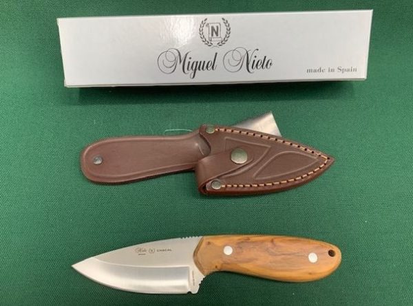 KNIFE NIETO 11035 CHACAL OLIVE WOOD 9CM STAINLESS IN BROWN LEATHER POUCH