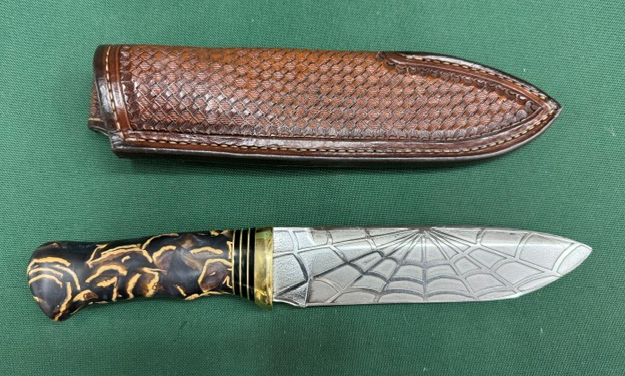 KNIFE CUSTOM AUST MADE WITH CUSTOM LEATHER SHEATH (RUS008)